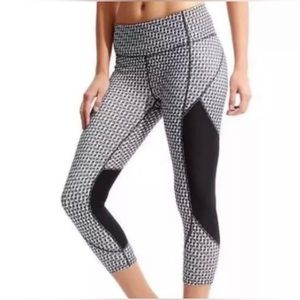 Athleta Vivid Velocity Geometric Print Cropped Leggings Size Large